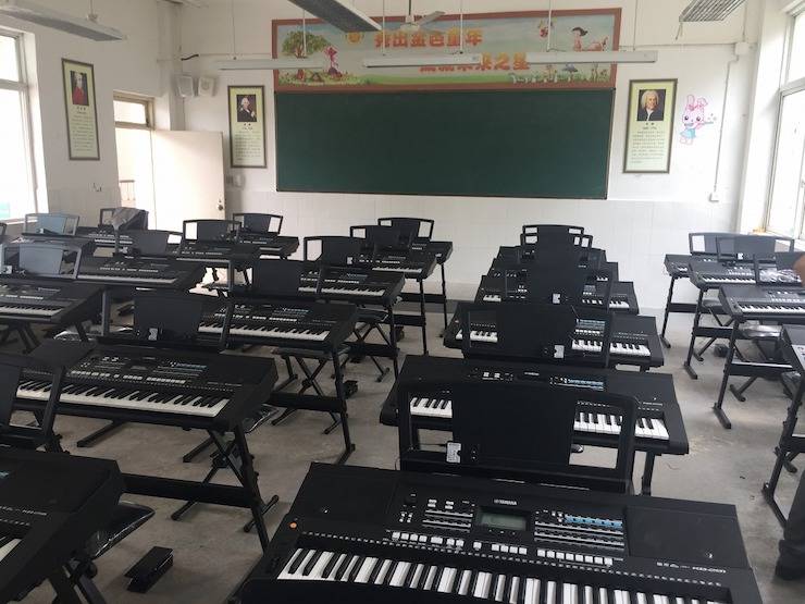 大润发贵宾厅乐器爱心捐赠行动在四川金堂县举办 ——与音乐牵手 随幸福成长