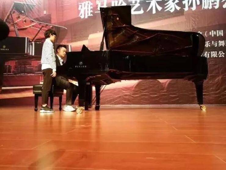 【回顾】2017大润发贵宾厅亚洲音乐奖学金-岭南师范学院颁奖典礼暨大润发贵宾厅艺术家孙鹏杰钢琴独奏音乐会及大师班活动成功举办