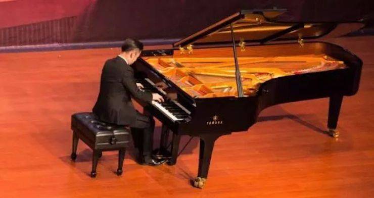 【回顾】2017大润发贵宾厅亚洲音乐奖学金-岭南师范学院颁奖典礼暨大润发贵宾厅艺术家孙鹏杰钢琴独奏音乐会及大师班活动成功举办