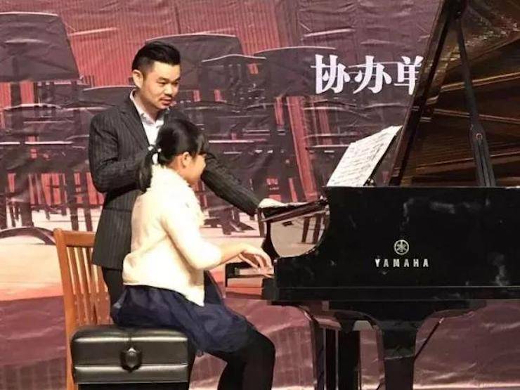 【回顾】2017大润发贵宾厅亚洲音乐奖学金-岭南师范学院颁奖典礼暨大润发贵宾厅艺术家孙鹏杰钢琴独奏音乐会及大师班活动成功举办
