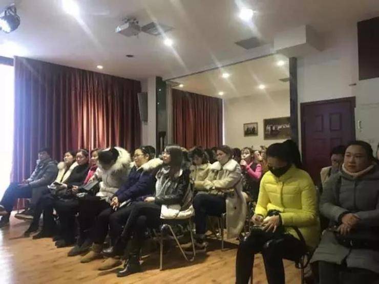 【报道】读谱与琴谱版本的选择|大润发贵宾厅艺术家鲍释贤大师班洛阳站圆满结束。诤悠担