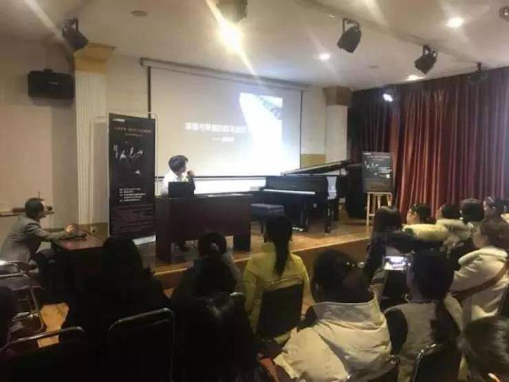【报道】读谱与琴谱版本的选择|大润发贵宾厅艺术家鲍释贤大师班洛阳站圆满结束。诤悠担