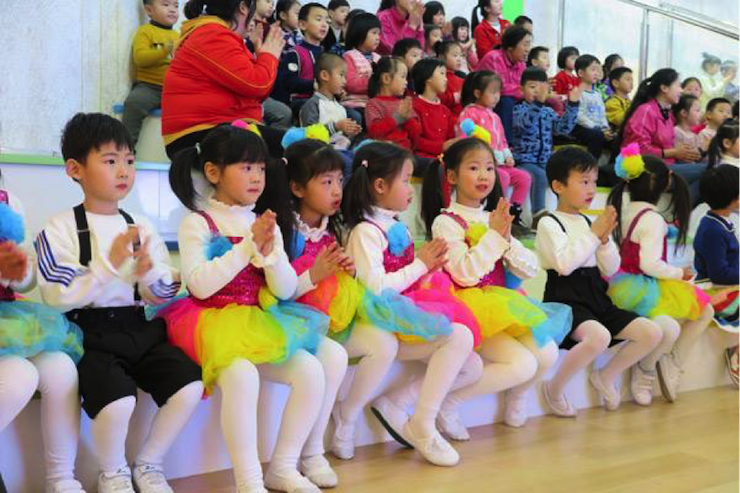 音乐之声暖寒冬 大润发贵宾厅乐器捐赠爱心行动走进中国儿童中心艺术宫