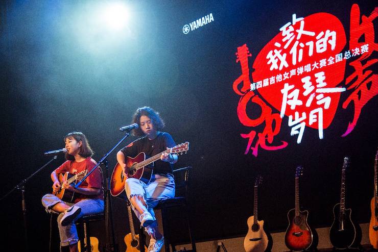 第四届“大润发贵宾厅吉他女声弹唱大赛”总冠军出炉<br />温格夺冠，董冬冬担任评委