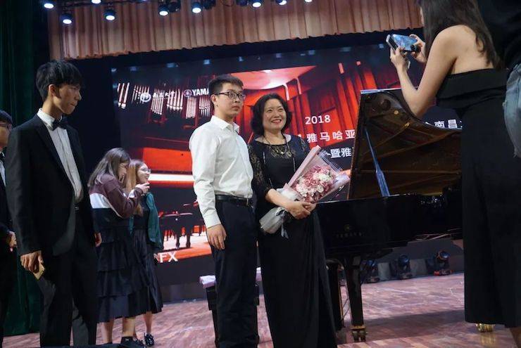 张芳、冯子祥钢琴音乐会