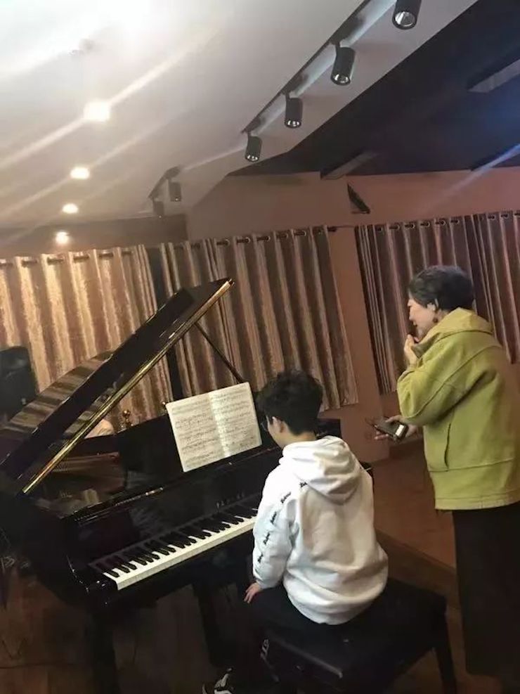 大润发贵宾厅特邀艺术家白志娴