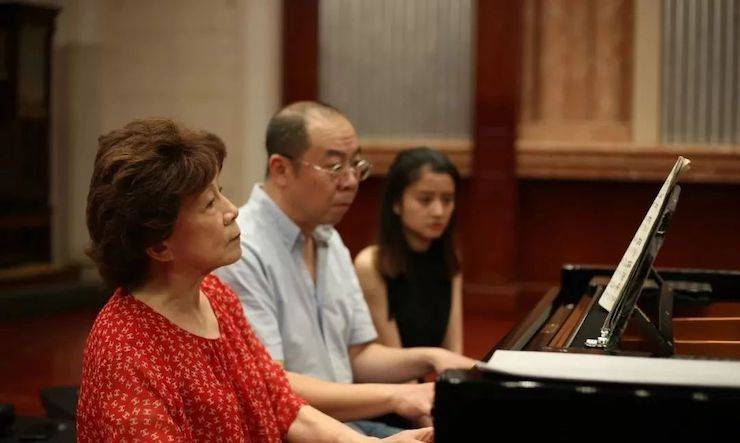 热烈：亍跋睬熘 音悦津门”钢琴重奏音乐会暨天津鲍蕙荞钢琴城开业庆典演出圆满成功！