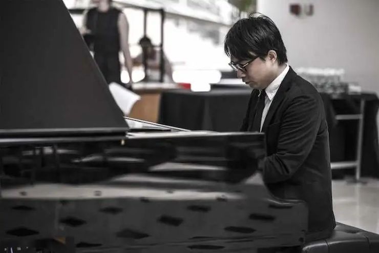 宋思衡的“宅抗疫” | 挑战主播、筹集口罩、闭关作曲，这位取消了20场演出的钢琴家原来这么忙！