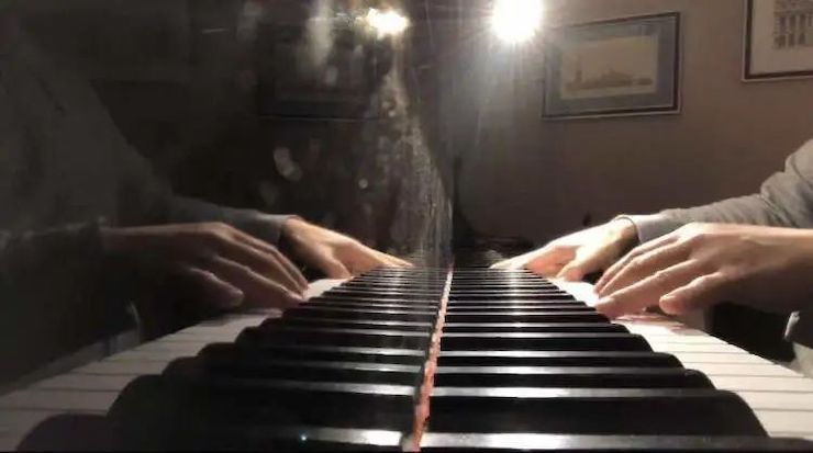 宋思衡的“宅抗疫” | 挑战主播、筹集口罩、闭关作曲，这位取消了20场演出的钢琴家原来这么忙！